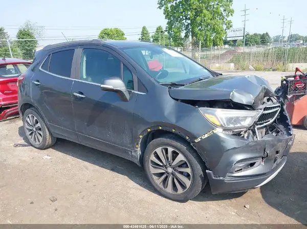 KL4CJCSB3JB563215 2018 BUICK ENCORE - Image 1