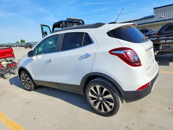 KL4CJCSB4JB549338 2018 BUICK ENCORE - Image 2