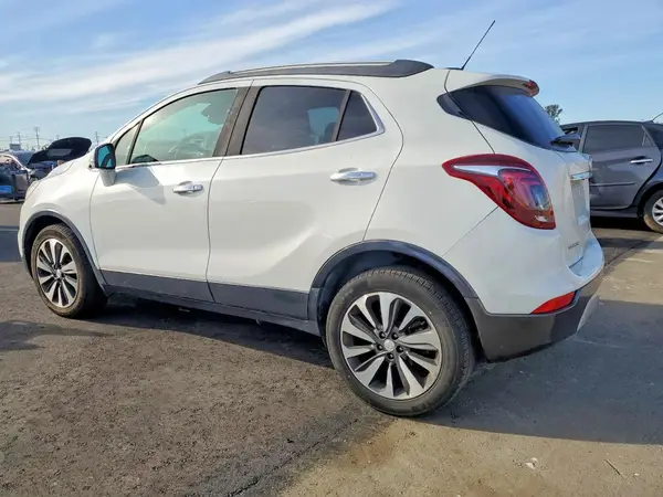 KL4CJCSB4JB675117 2018 BUICK ENCORE - Image 2