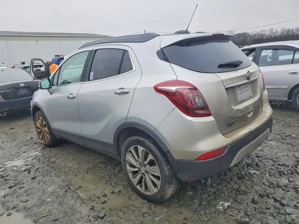 KL4CJESB6JB573989 2018 BUICK ENCORE - Image 2