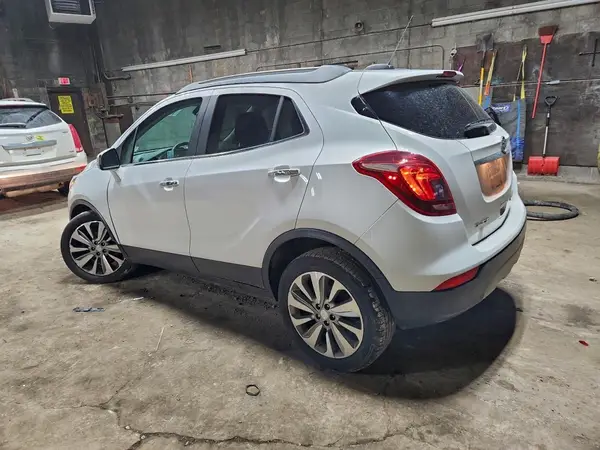 KL4CJESB7JB565576 2018 BUICK ENCORE - Image 2