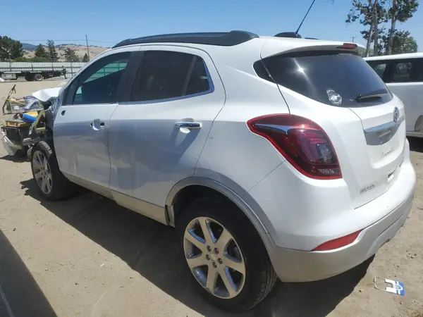 KL4CJGSB8JB537572 2018 BUICK ENCORE - Image 2
