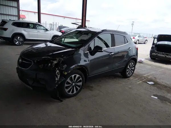 KL4CJGSB8JB560687 2018 BUICK ENCORE - Image 2