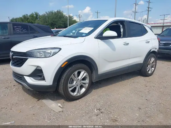 KL4MMBS22MB040827 2021 BUICK ENCORE GX - Image 2