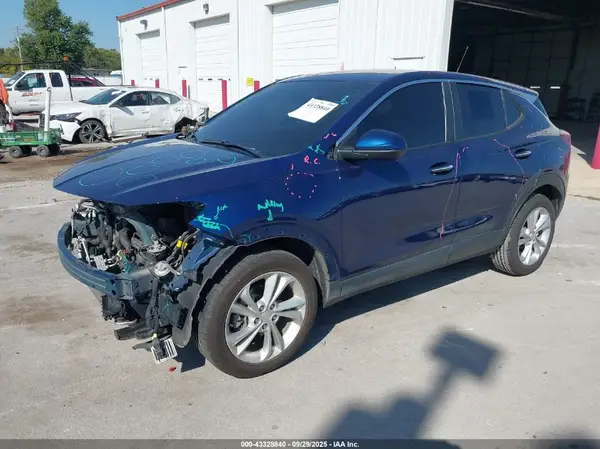 KL4MMBS23NB029045 2022 BUICK ENCORE GX - Image 2