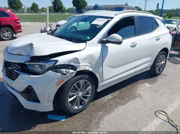 KL4MMDS22MB057283 2021 BUICK ENCORE GX - Image 2