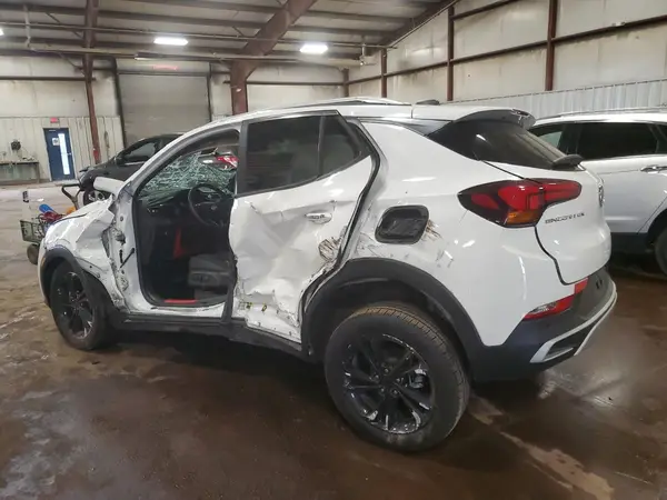 KL4MMDS23MB066980 2021 BUICK ENCORE GX - Image 2