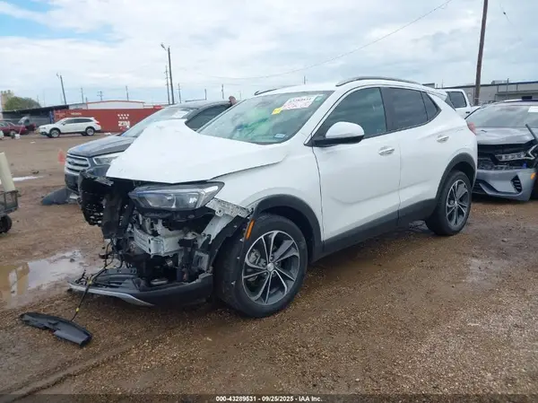 KL4MMDS23NB095526 2022 BUICK ENCORE GX - Image 2