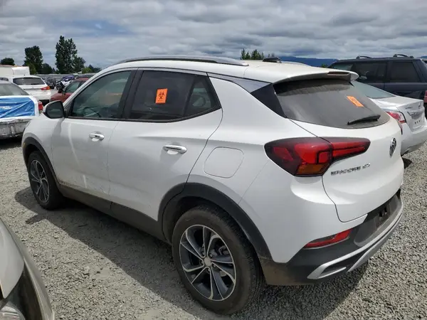 KL4MMDS23NB142585 2022 BUICK ENCORE - Image 2