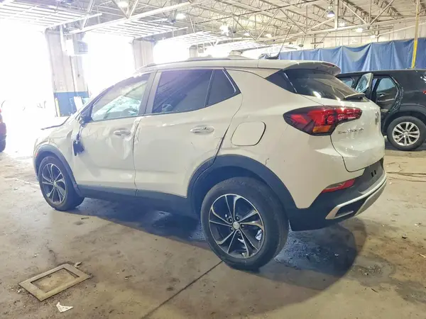 KL4MMDS25NB145469 2022 BUICK ENCORE - Image 2