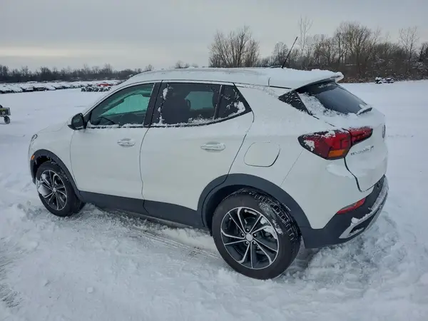 KL4MMDS26NB107670 2022 BUICK ENCORE GX - Image 2