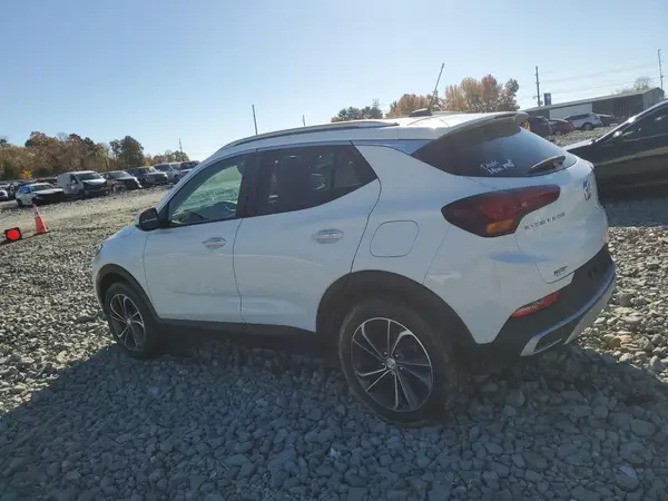 KL4MMDS28NB101479 2022 BUICK ENCORE - Image 2