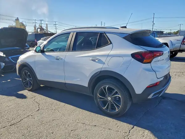 KL4MMDS28NB107556 2022 BUICK ENCORE GX - Image 2