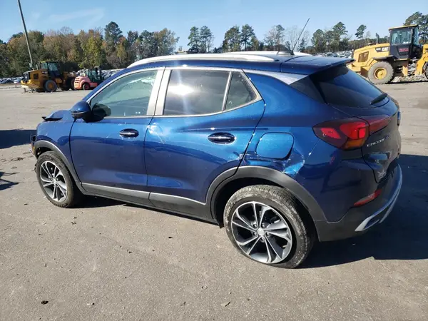KL4MMDS28NB138399 2022 BUICK ENCORE - Image 2