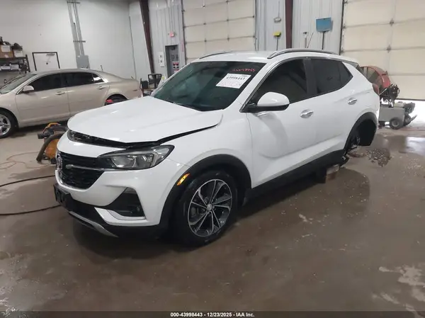 KL4MMDSL1NB038878 2022 BUICK ENCORE GX - Image 2
