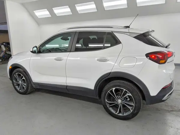 KL4MMDSL6MB162398 2021 BUICK ENCORE - Image 2