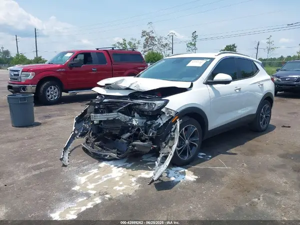 KL4MMDSLXLB135560 2020 BUICK ENCORE GX - Image 2