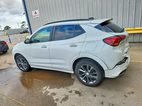 KL4MMDSLXNB053704 2022 BUICK ENCORE - Image 2