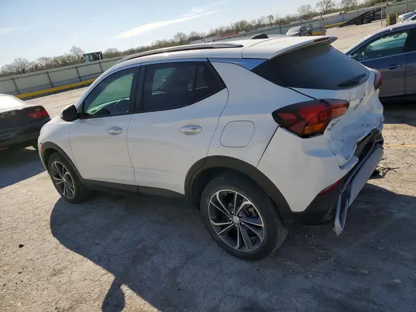 KL4MMDSLXNB072057 2022 BUICK ENCORE - Image 2