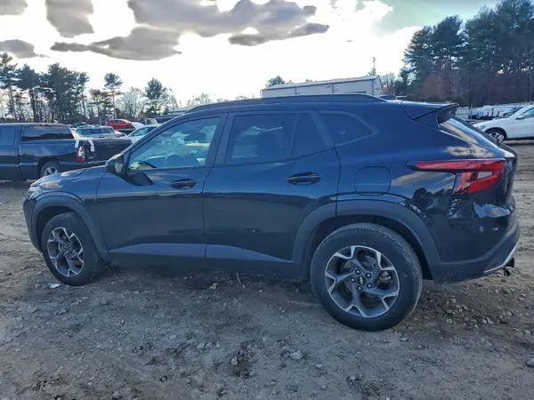 KL77HE29RC074086 2024 CHEVROLET TRAX - Image 2