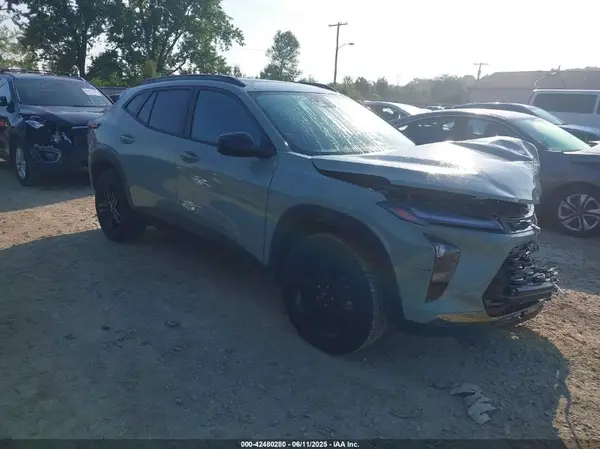 KL77KLEP3SC018076 2025 CHEVROLET TRAX - Image 1