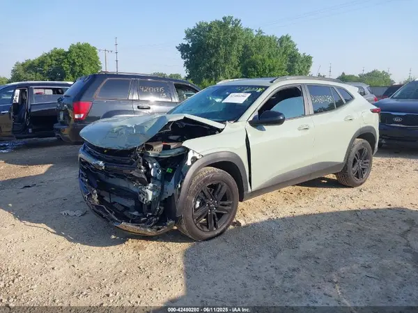 KL77KLEP3SC018076 2025 CHEVROLET TRAX - Image 2