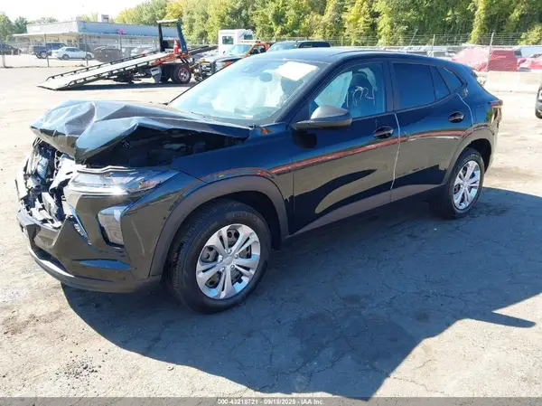 KL77LFE20RC000317 2024 CHEVROLET TRAX - Image 2