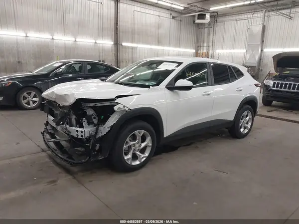 KL77LFE20RC004609 2024 CHEVROLET TRAX - Image 2