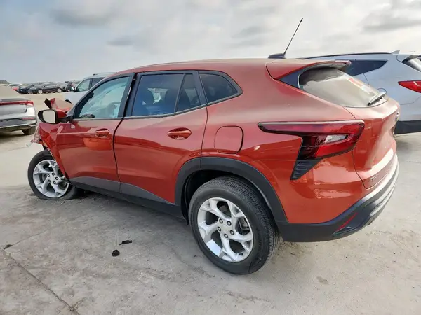KL77LFE20RC014573 2024 CHEVROLET TRAX - Image 2