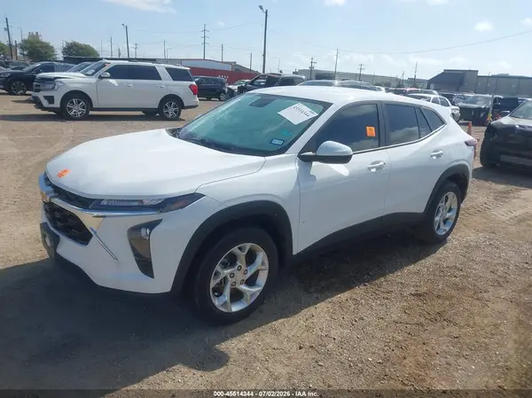 KL77LFE20RC018803 2024 CHEVROLET TRAX - Image 2