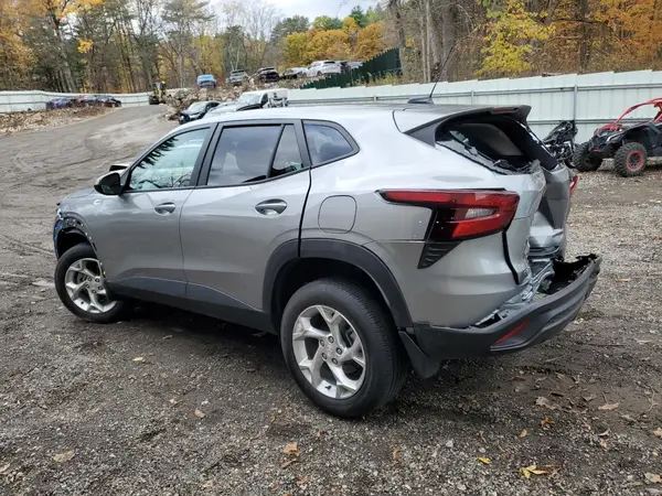 KL77LFE20RC076023 2024 CHEVROLET TRAX - Image 2