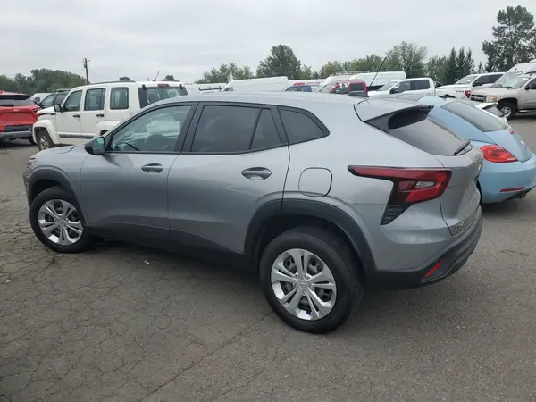 KL77LFE20RC085501 2024 CHEVROLET TRAX - Image 2