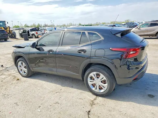 KL77LFE20RC100420 2024 CHEVROLET TRAX - Image 2
