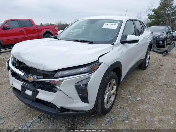 KL77LFE20RC109084 2024 CHEVROLET TRAX - Image 2
