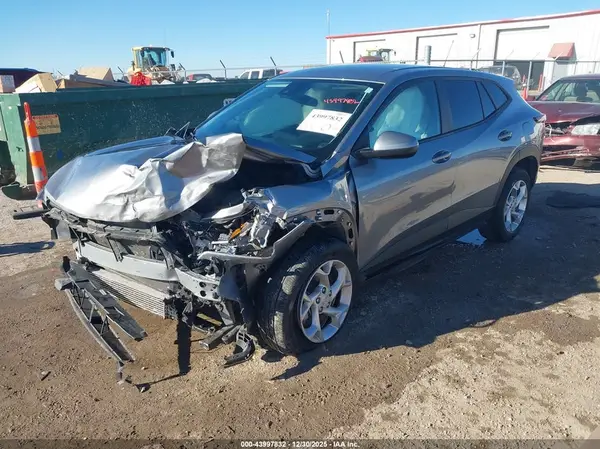 KL77LFE20RC110381 2024 CHEVROLET TRAX - Image 2