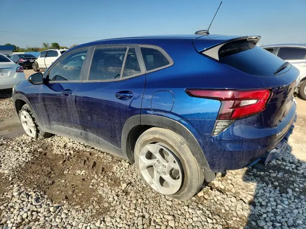 KL77LFE20RC133210 2024 CHEVROLET TRAX - Image 2