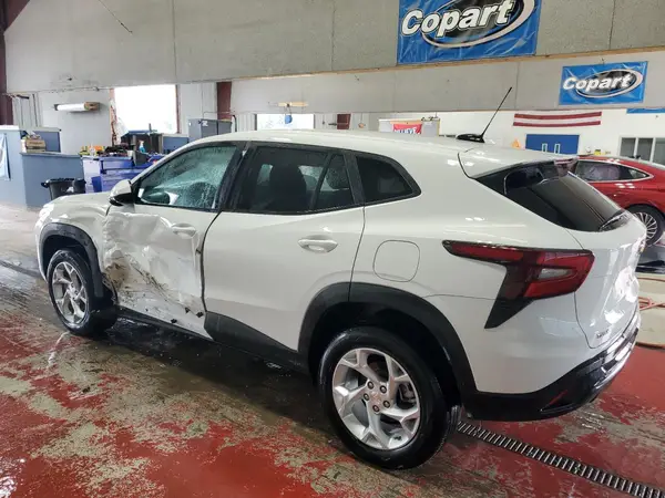 KL77LFE20RC138939 2024 CHEVROLET TRAX - Image 2