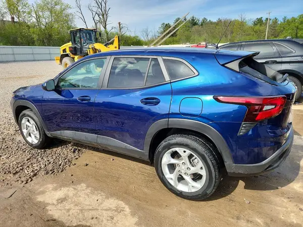 KL77LFE20RC145342 2024 CHEVROLET TRAX - Image 2