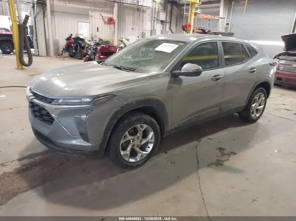 KL77LFE20RC207127 2024 CHEVROLET TRAX - Image 2