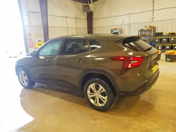 KL77LFE20RC212635 2024 CHEVROLET TRAX - Image 2