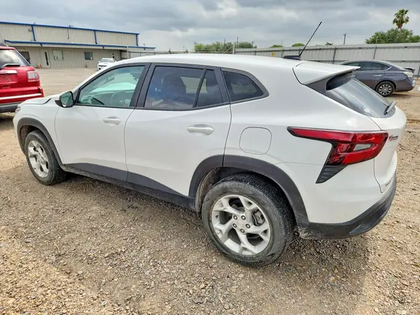 KL77LFE20RC216247 2024 CHEVROLET TRAX - Image 2