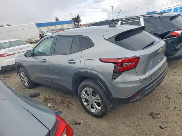KL77LFE20RC216622 2024 CHEVROLET TRAX - Image 2