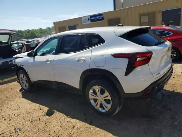 KL77LFE20RC243688 2024 CHEVROLET TRAX - Image 2
