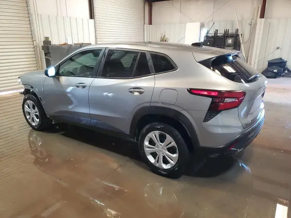 KL77LFE20RC246591 2024 CHEVROLET TRAX - Image 2