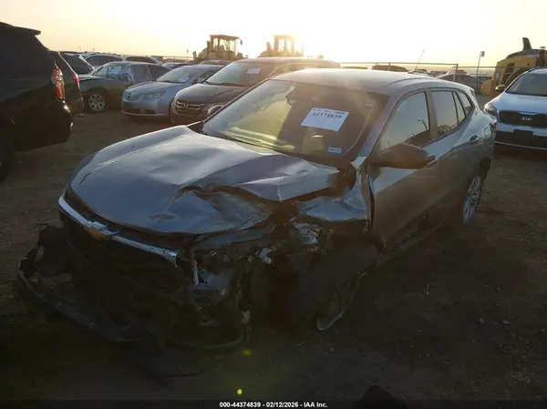 KL77LFE21RC014758 2024 CHEVROLET TRAX - Image 2