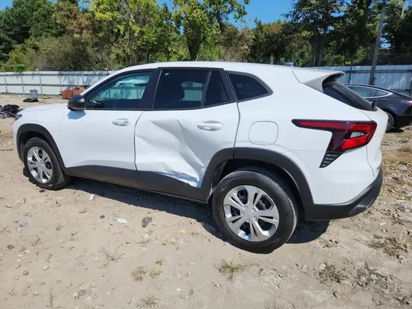 KL77LFE21RC020852 2024 CHEVROLET TRAX - Image 2
