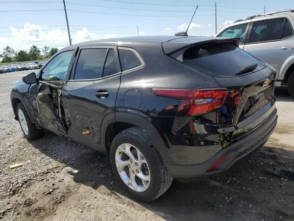 KL77LFE21RC021452 2024 CHEVROLET TRAX - Image 2