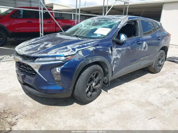 KL77LFE21RC030278 2024 CHEVROLET TRAX - Image 2