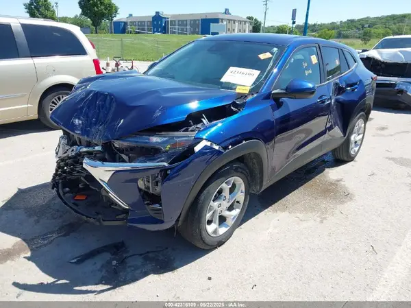 KL77LFE21RC045010 2024 CHEVROLET TRAX - Image 2