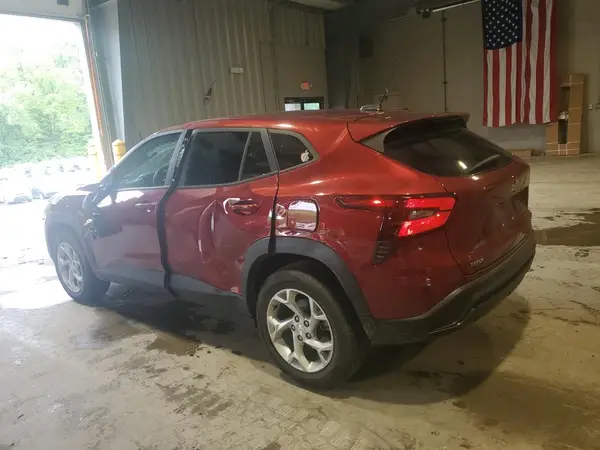 KL77LFE21RC045671 2024 CHEVROLET TRAX - Image 2